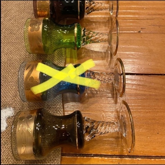 4 Cordial Color Glasses with Gold Trim.  Approx: 4.5” tall 2” base Very pretty - Picture 9 of 13